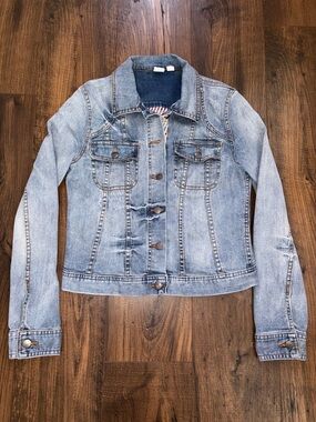 Light Wash Denim Jacket - Women's Jean Jacket